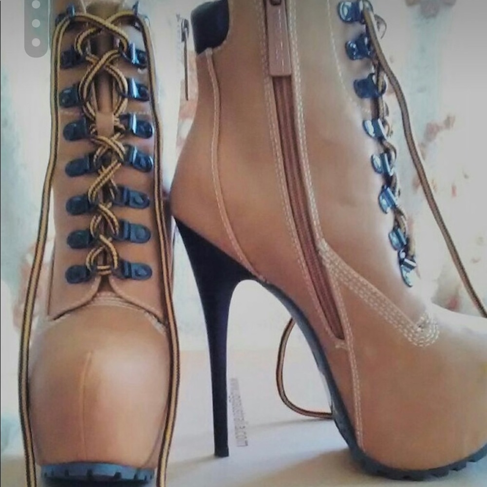 Breckelle 7 inch tan leather, suede boots.